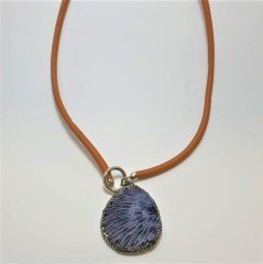 Tasarım Kolye Mercan ve Derinin Şıklığı