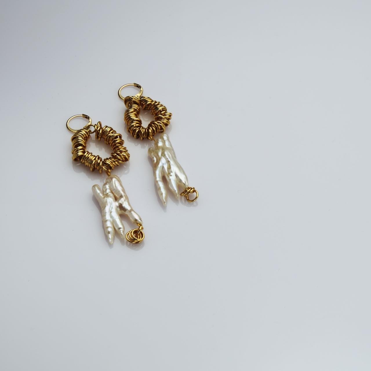 İNCİ KÜPE ÇILGIN